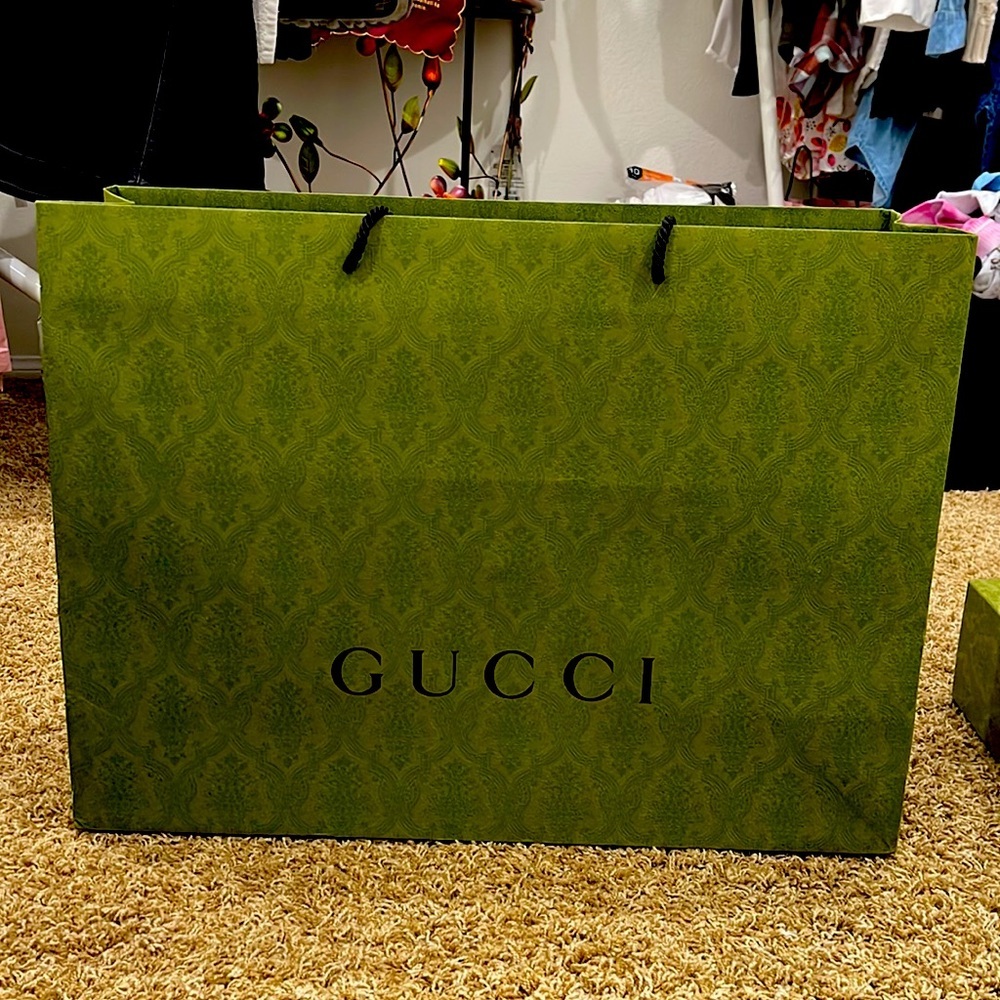 Gucci paper bag